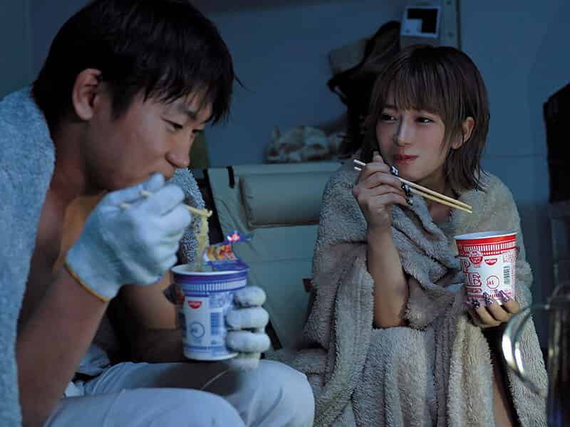 [dvaj00691]男勝りな女性整備士と真夏のガレージに閉じ込められて2人きり…はだけた作業着から覗く汗だく美巨乳スポブラ姿にたまらずSOSも忘れて何度も車庫セクしまくった 有村のぞみ