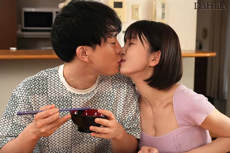 [1dldss00404]夫の不在中、欲求不満の人妻が唾液を絡ませ自ら腰を振る。接吻中出し不倫 角奈保