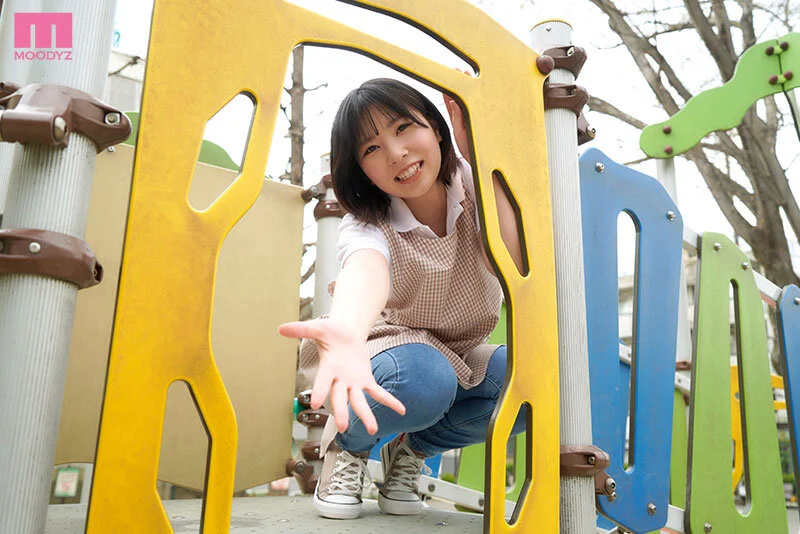 [MOER-012]欲求不満な保育士のSEXはエロい。オジサン好きの薄給保育士は、平日もノーブラ乳首ビンビンGカップ。彼氏に内緒で出演。AVデビュー。 南見蒼
