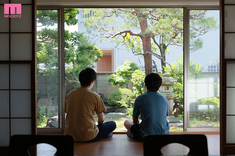 [mngs00024 MNGS-024]男友達みたいな距離感だった幼馴染と10年ぶりに再会したら… 急成長した巨乳ビッチギャルに筆おろし中出しで15発搾られた僕たち… 春陽モカ