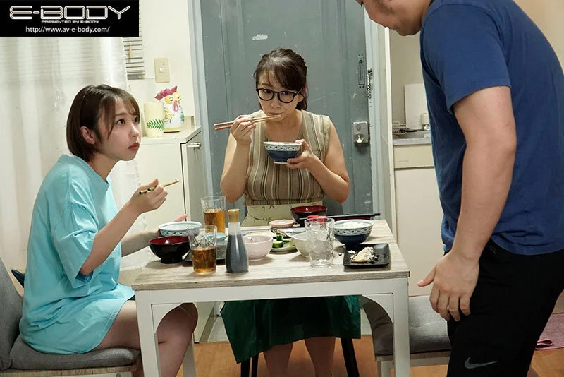 [ebwh00310 EBWH-310]歳の離れた妹に授乳手コキしてもらうおかしな家族の10年 宍戸里帆