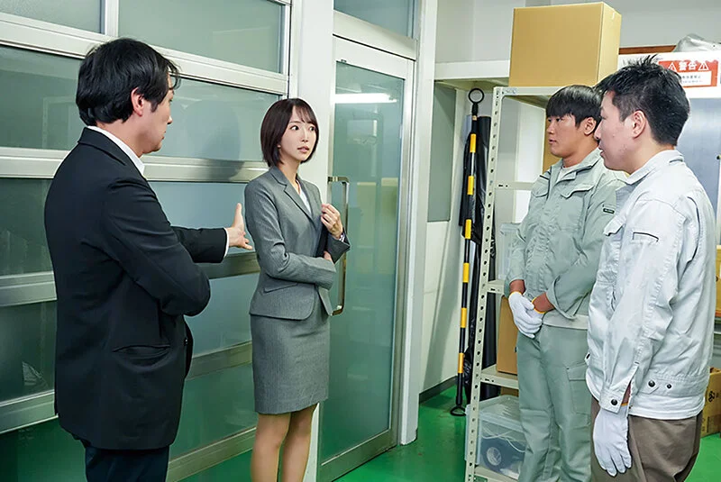 [ngod00310 NGOD-310]ちんれつの妻 本社勤務のバリキャリ妻が「陳列」作業中、倉庫の汗臭作業員たちの立派な極太巨根でヒィヒィ言わされてました… 那賀崎ゆきね