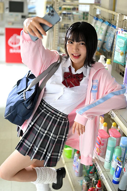 [real00965 REAL-965]バズりたくて迷惑行為ばかりの制服TikT〇ker女子校生を店内に監禁！店員みんなに汚され全身白濁にしちゃうお仕置き更生レ●プ 虹村ゆみ